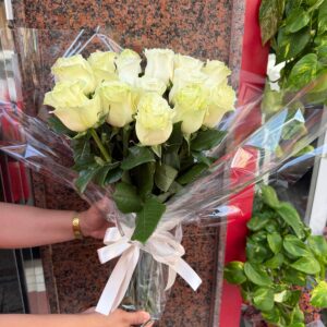 Ramo 13 Rosas Blancas + Florero