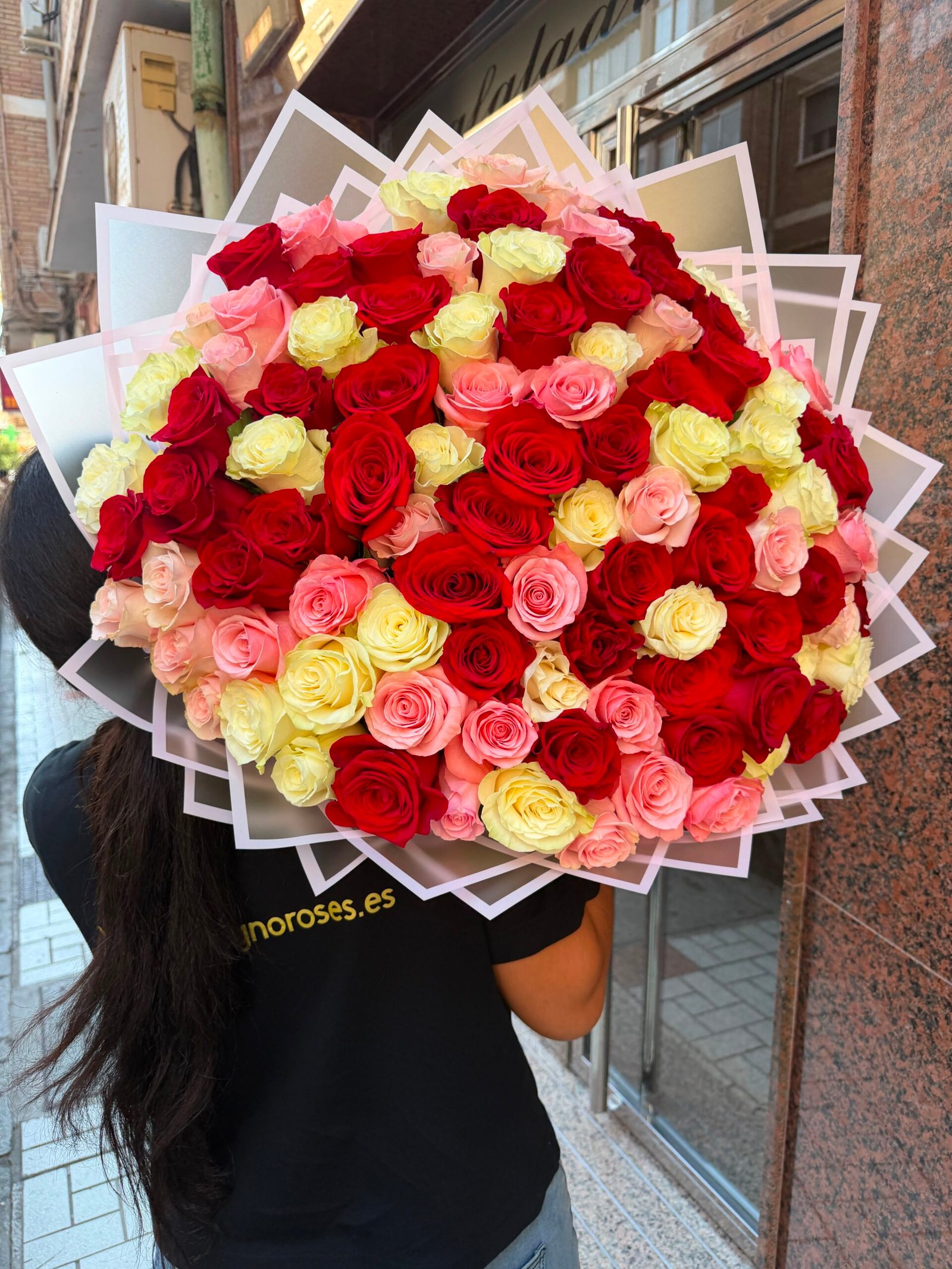 Ramo Buchón Rosas Multicolor - Imagen 3